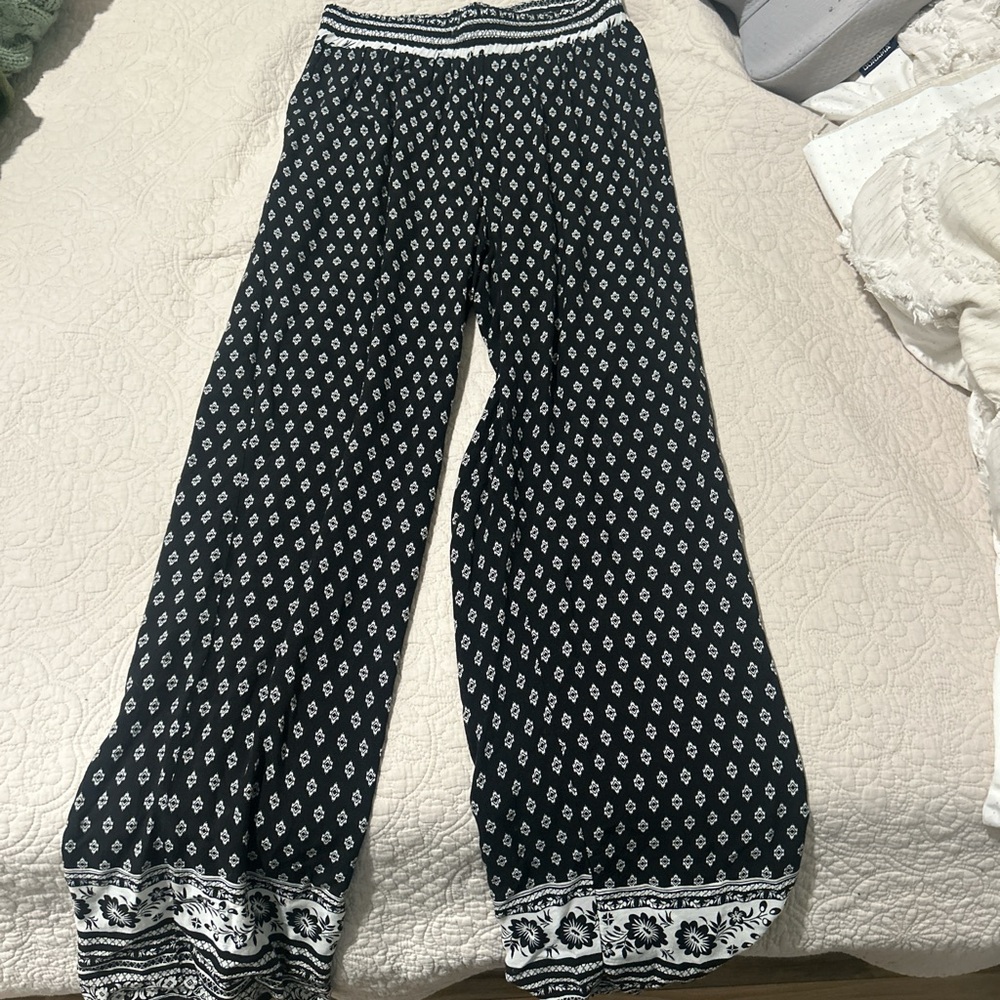 Chic Black and White Patterned Wide Leg Pants